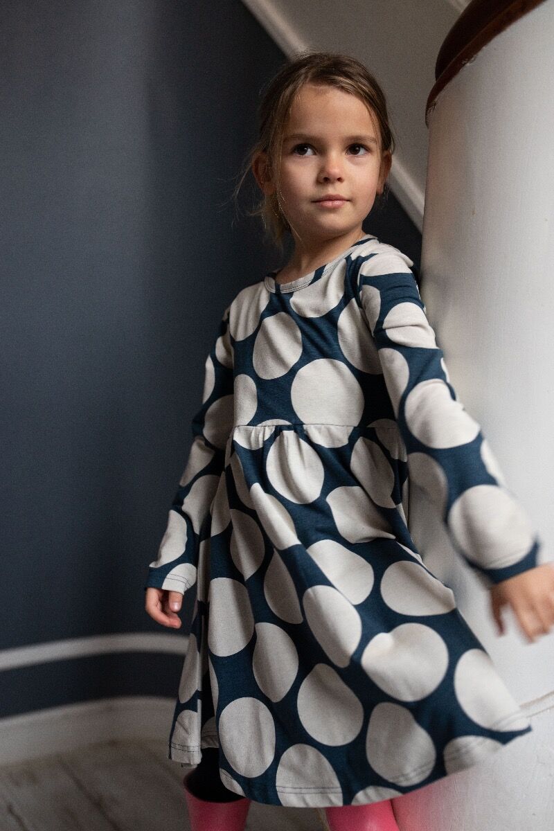 ORGANIC - Daneginger Dress Dusty navy/chalk MEGADOTS
