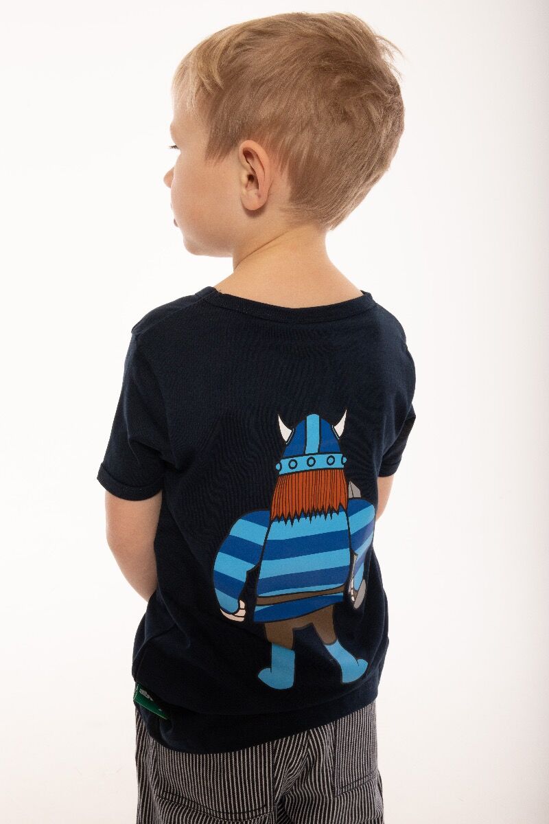 Sød navyblå t-shirt i bomuld til børn med print af vikingen Erik