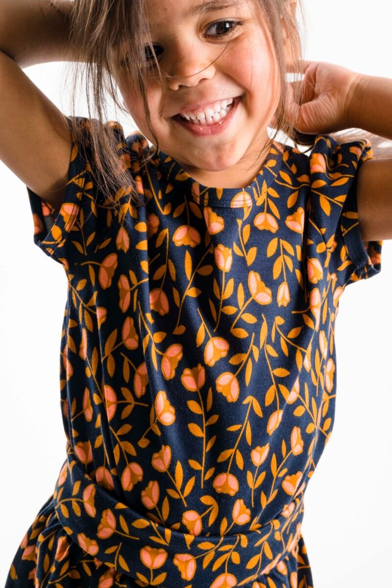 T-shirt til børn med blomster 