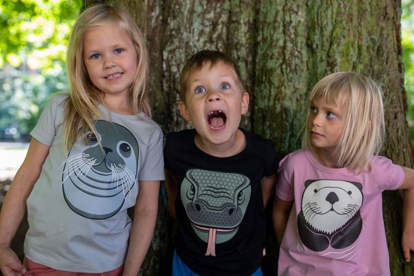 T-shirt til børn med sæl     