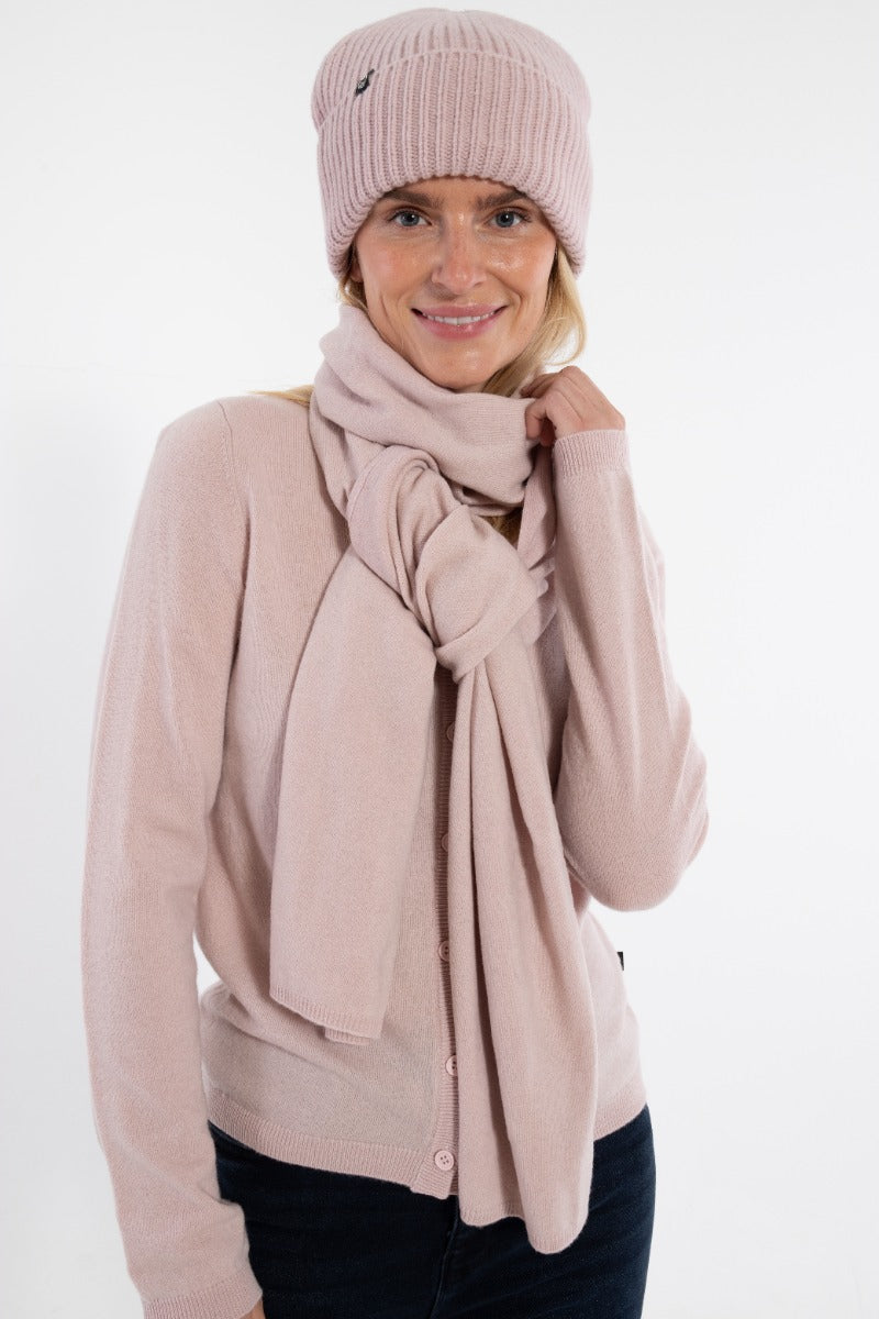 Danebundle-up Merino Scarf Powder Pink