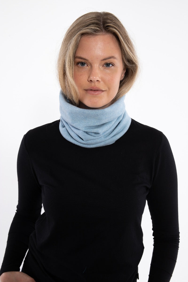 Lyseblå halsedisse i 100% merinould