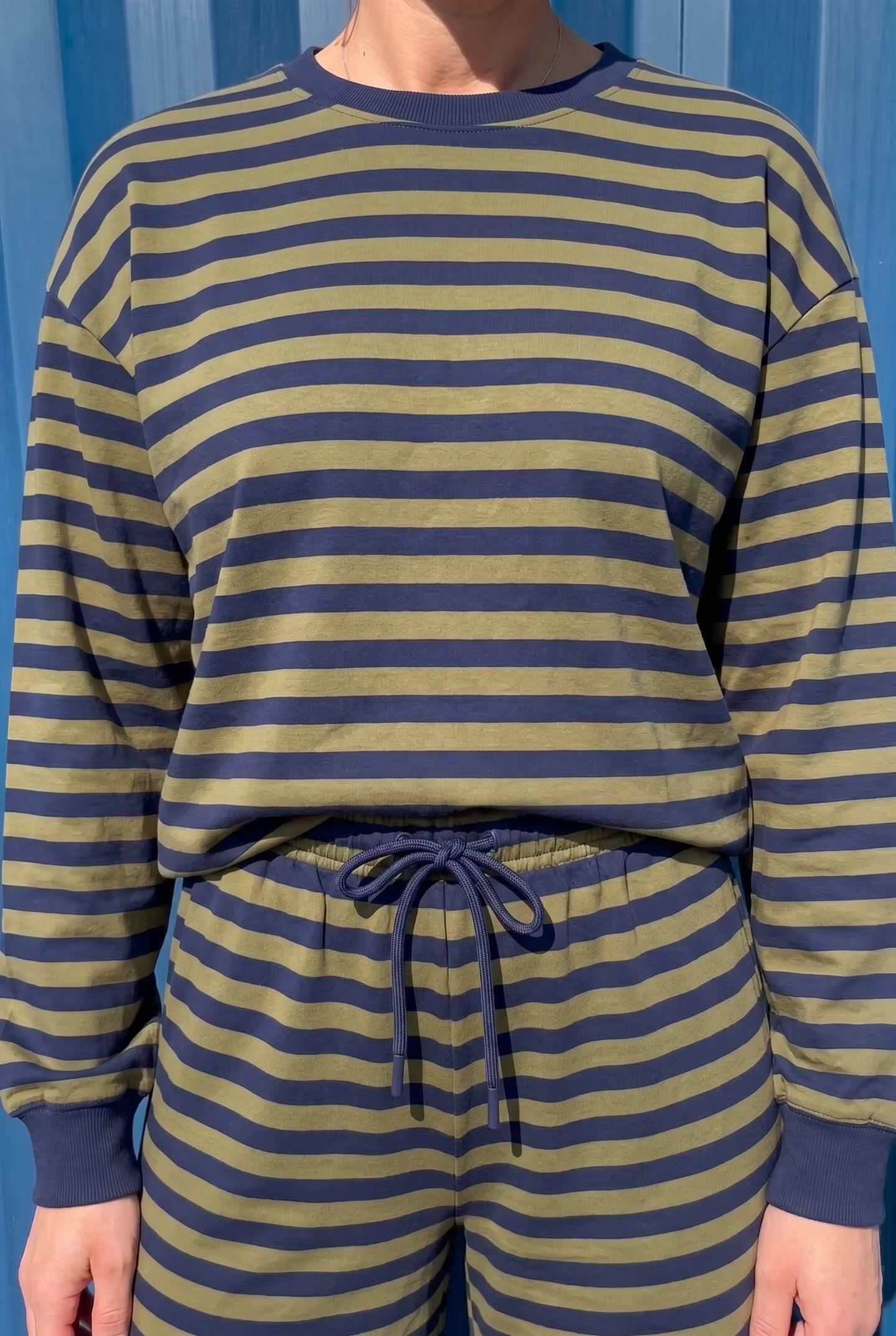 ESS - Danepit Sweatshirt Dark Navy/Olive