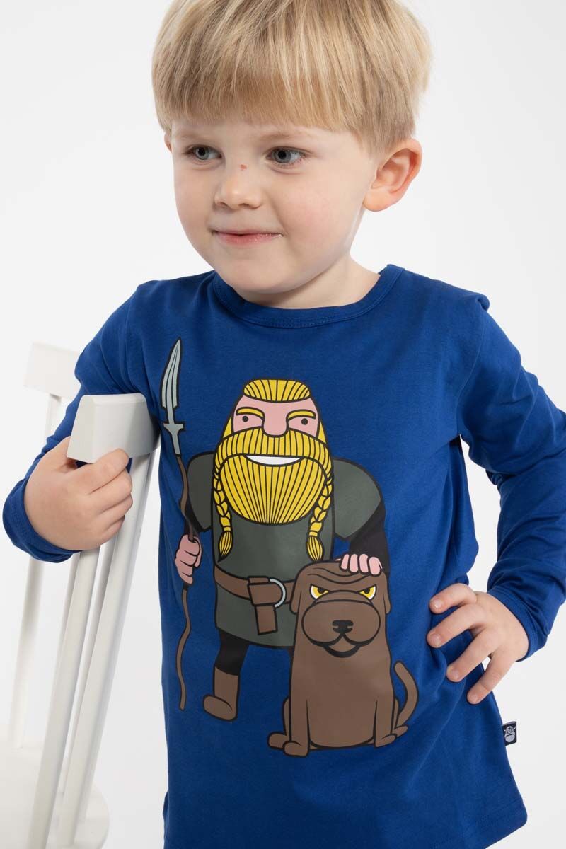 Langærmet blå bluse med print af vikingen Ulf og hund til børn