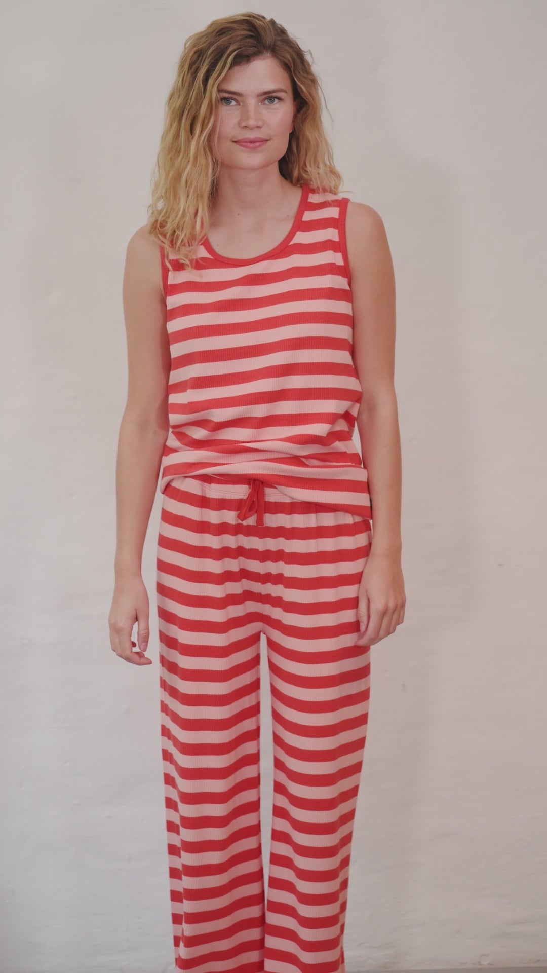 ESS - Danebalka Lounge Pants Bright Red/Powder