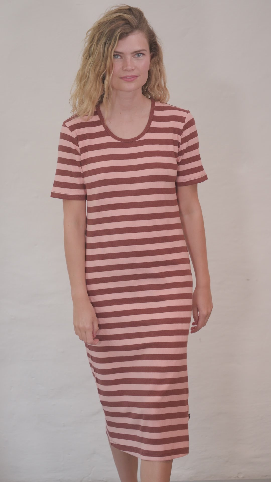 ESS - Danesister SS Dress Dk Brick/Powder