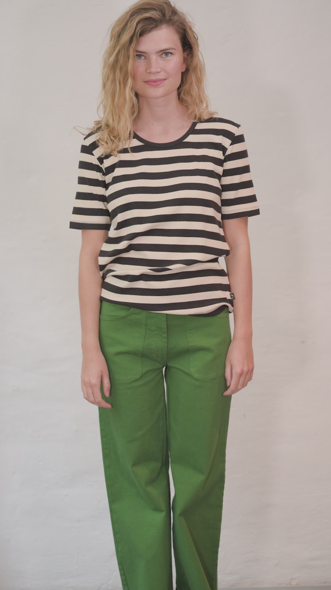 ESS - Danefriend Tee Chalk/Black