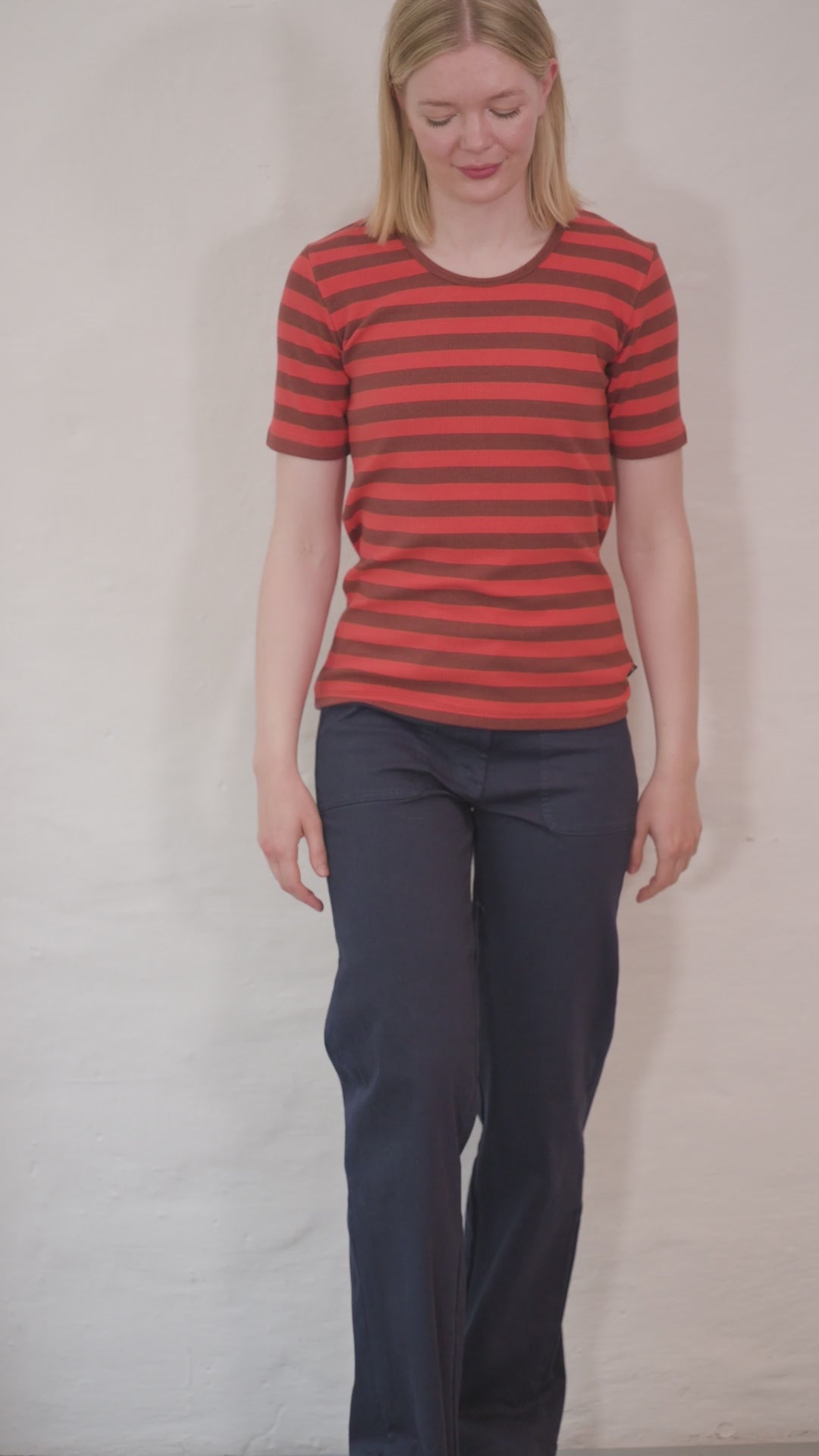 ESS - Danefriend Tee Bright Red/Dk Brick