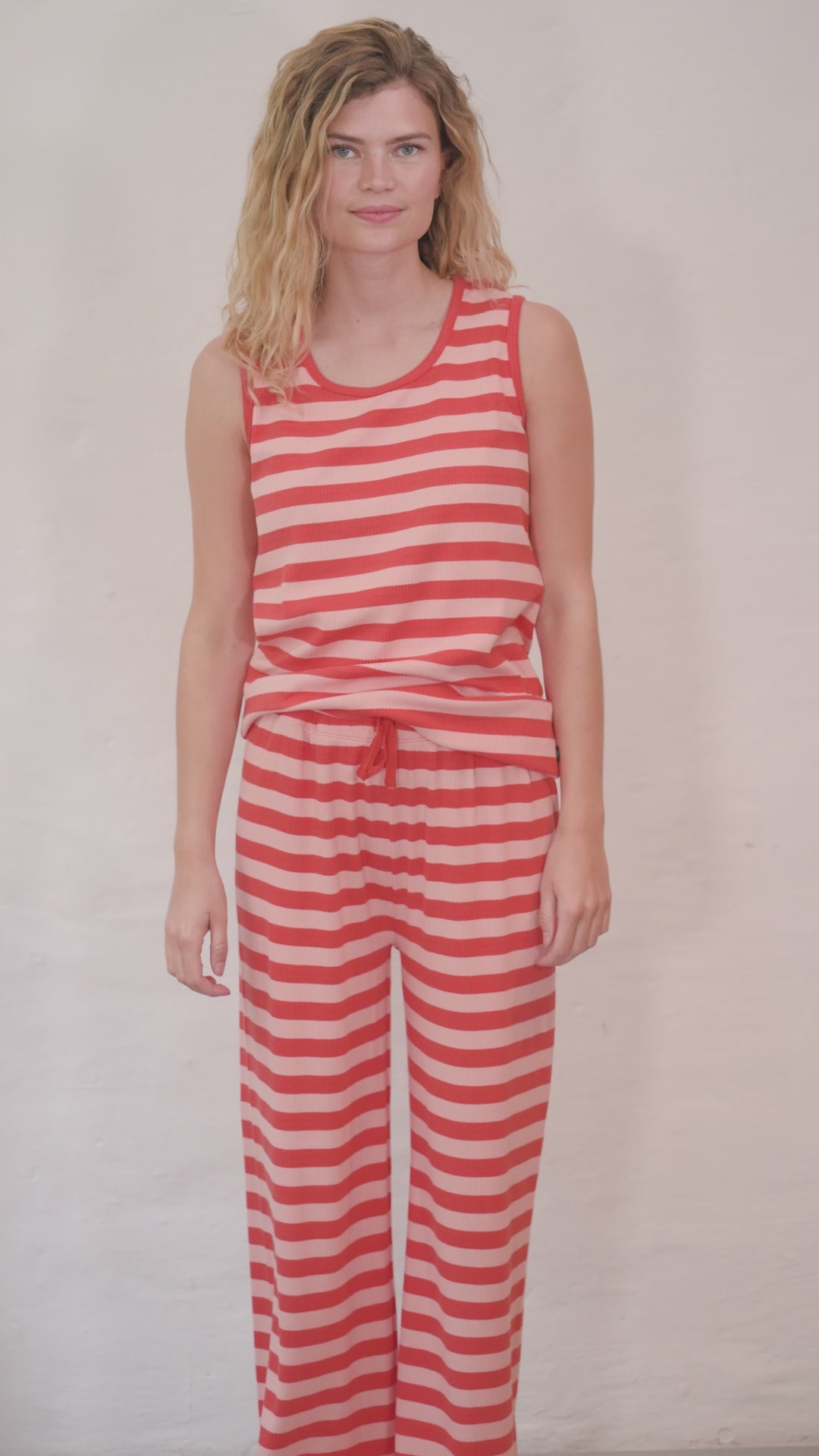 ESS - Danallinge Top Bright Red/Powder