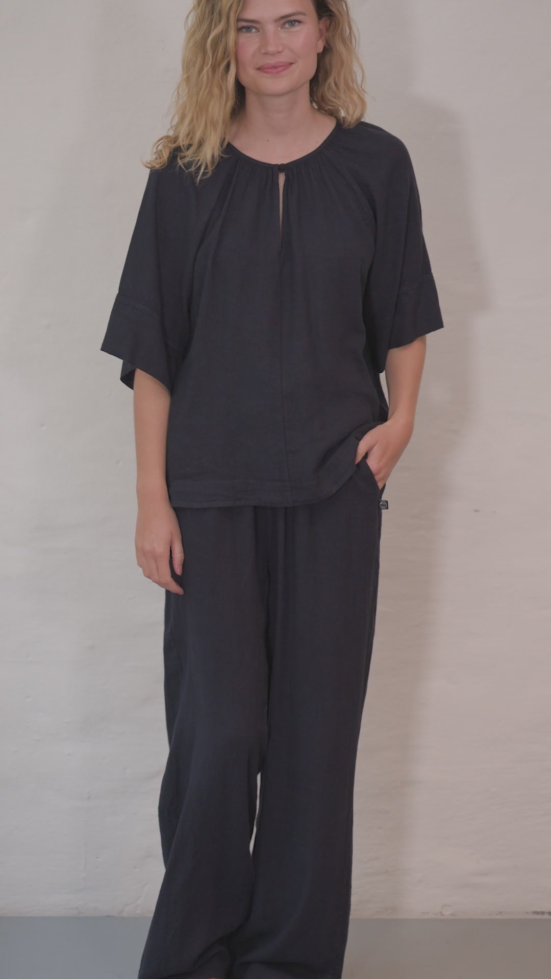 Daneshade Modal Linnen Top Dark Navy