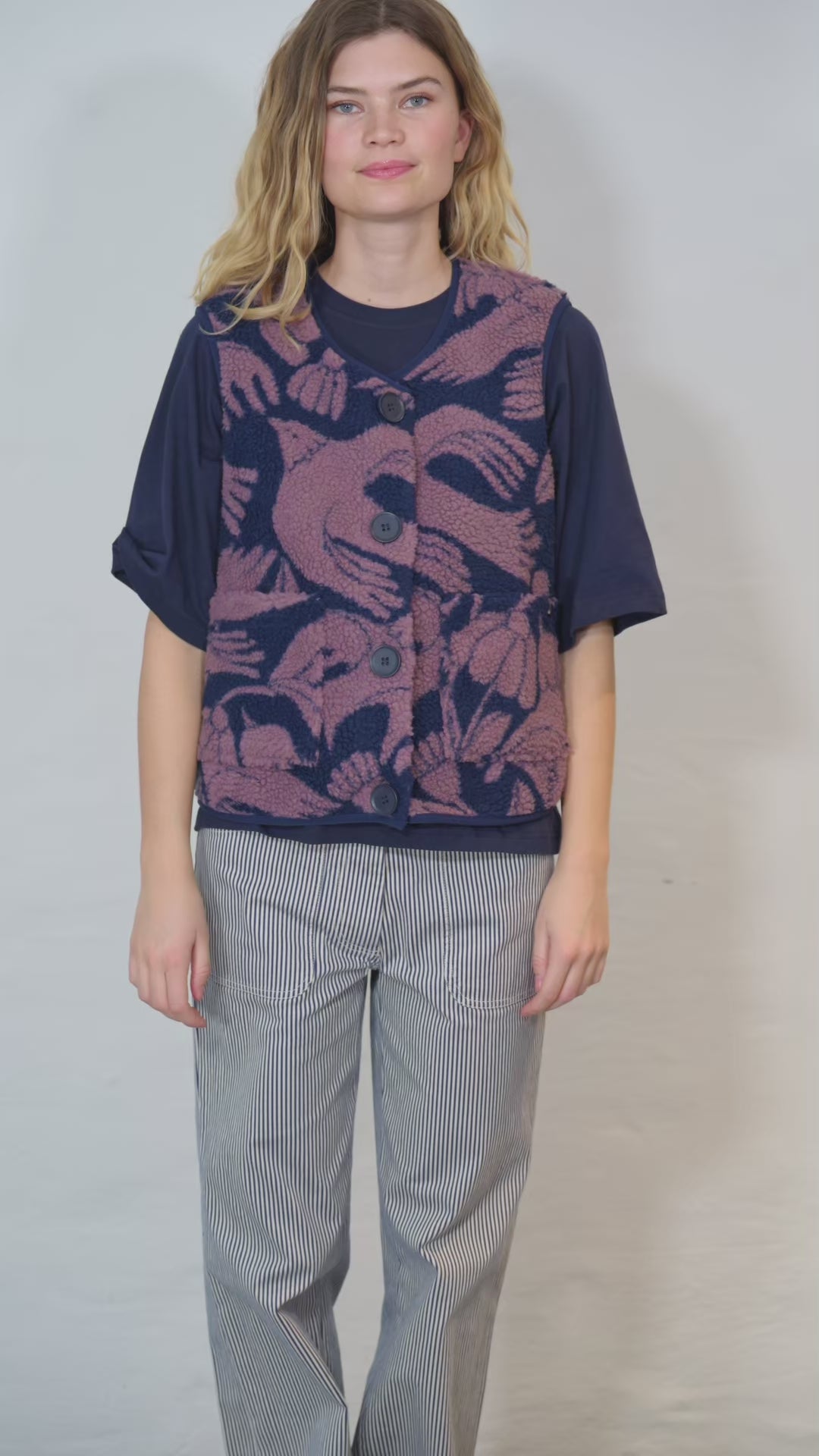 Daneblues Cord AOP Vest Black/Dark Wine BIRDIEUP