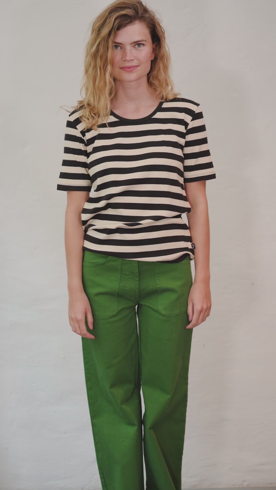 ESS - Danefriend Tee Chalk/Black