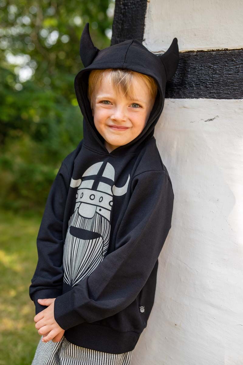 Sweater til børn med viking og horn 