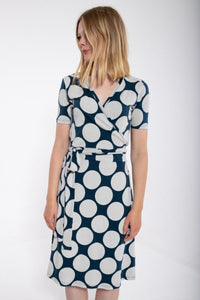 ORGANIC - Danevenice Dress Dusty navy/chalk MEGADOTS